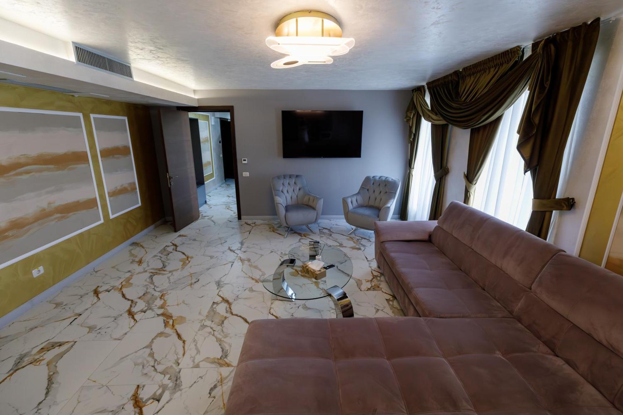 River Place Piteşti Extérieur photo