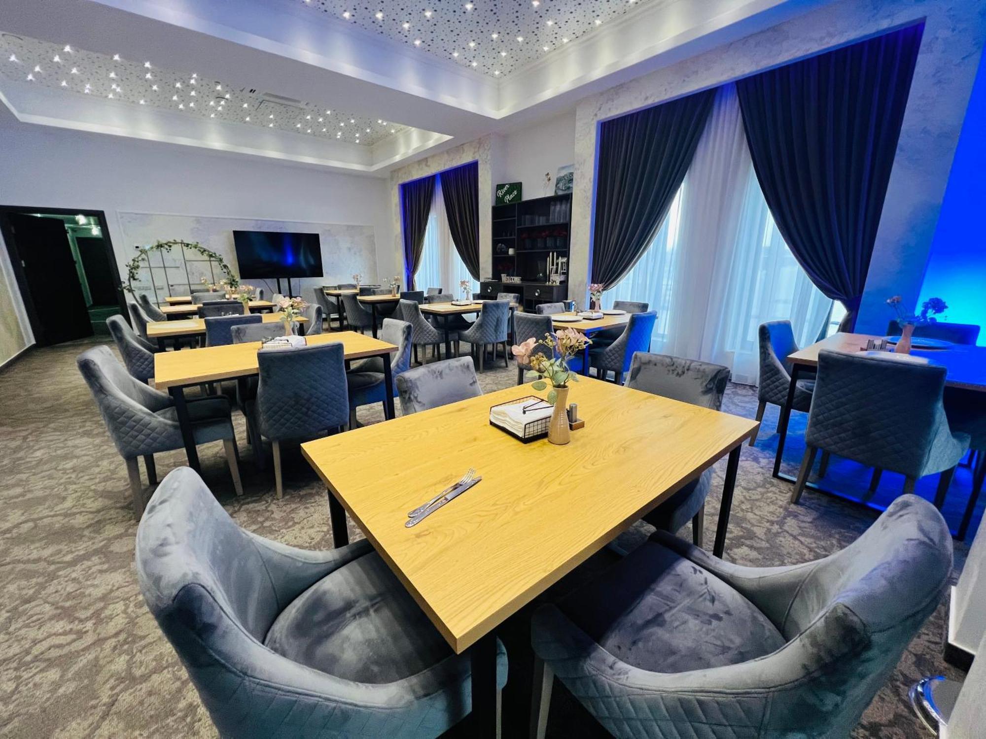River Place Piteşti Extérieur photo